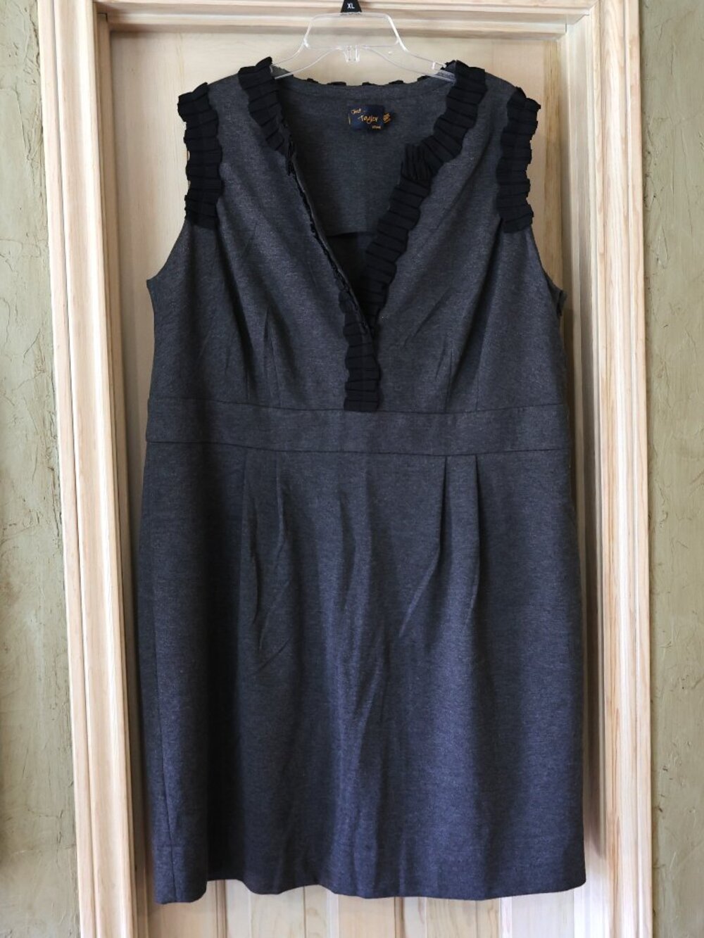 EUC Just Taylor Woman Gray Black Sleeveless Sheath Dress Size 20W